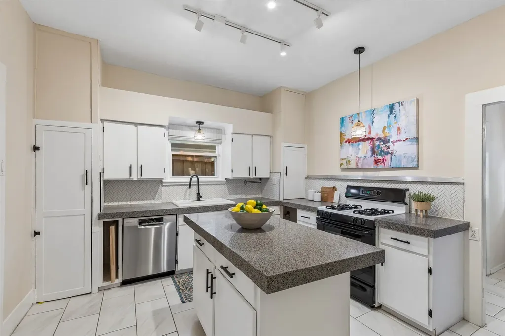 802 Turner Avenue Dallas TX 75208