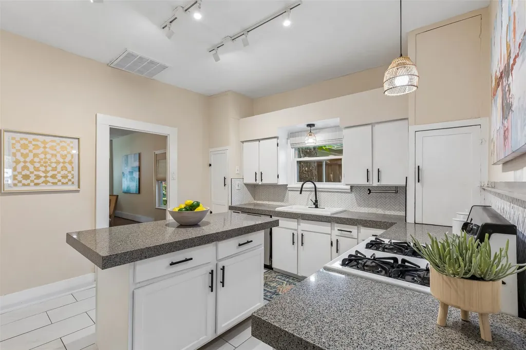 802 Turner Avenue Dallas TX 75208