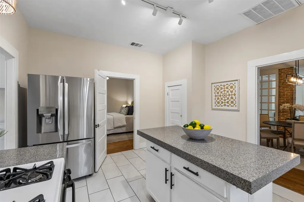 802 Turner Avenue Dallas TX 75208