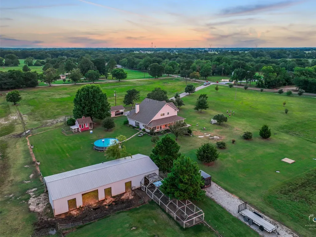 1880 County Road 2610 Bonham TX 75418