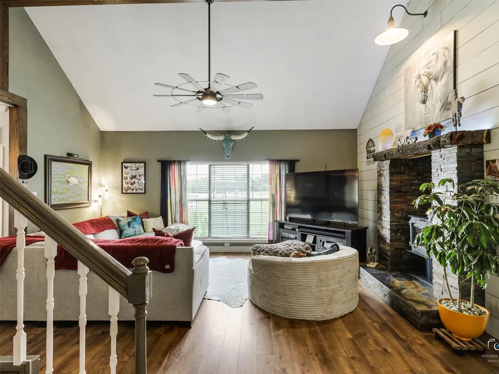 1880 County Road 2610 Bonham TX 75418
