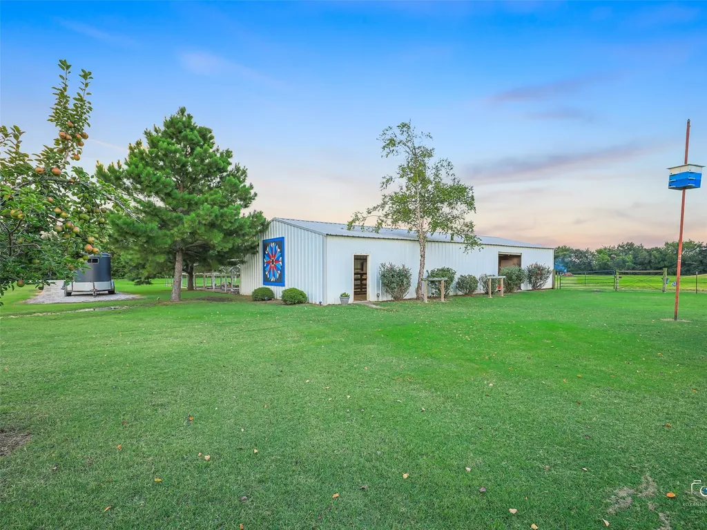 1880 County Road 2610 Bonham TX 75418