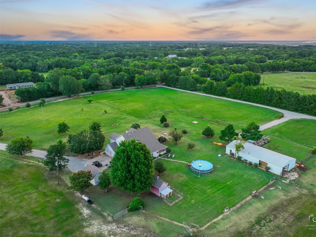1880 County Road 2610 Bonham TX 75418