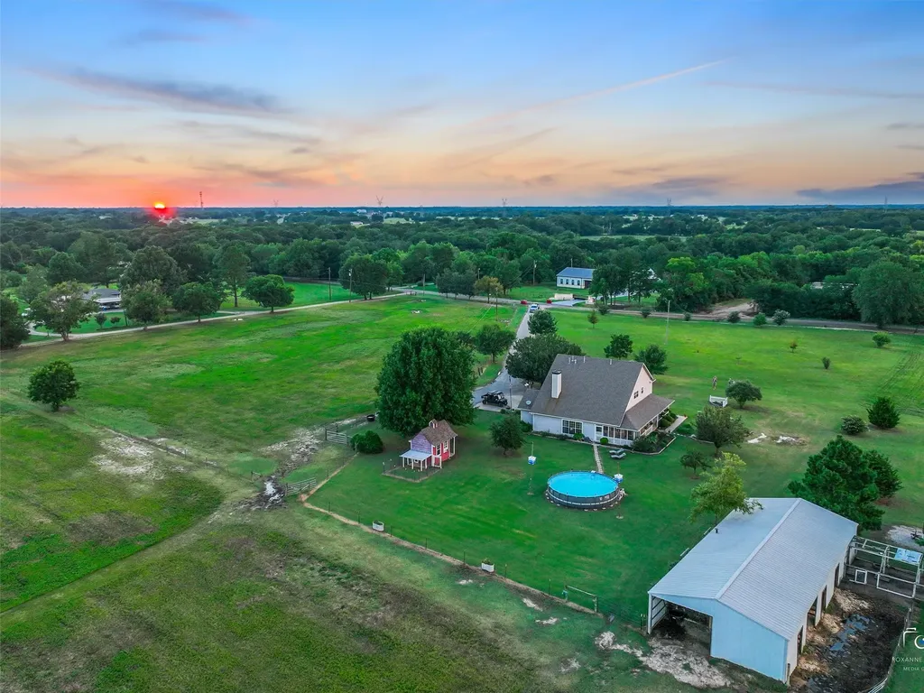 1880 County Road 2610 Bonham TX 75418