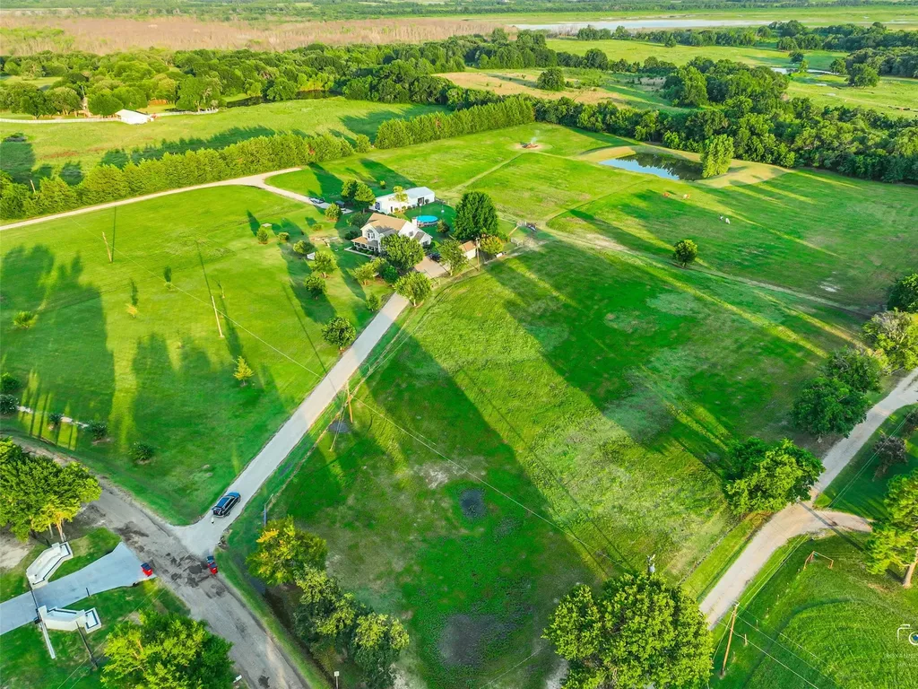 1880 County Road 2610 Bonham TX 75418