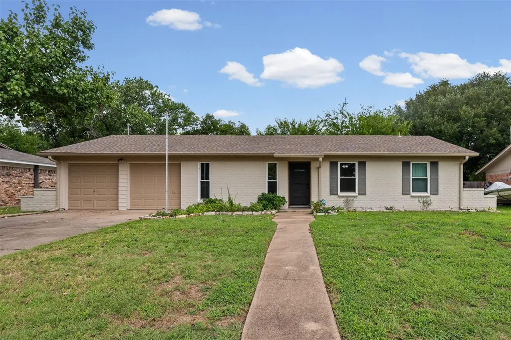 1005 Keller Avenue Benbrook TX 76126