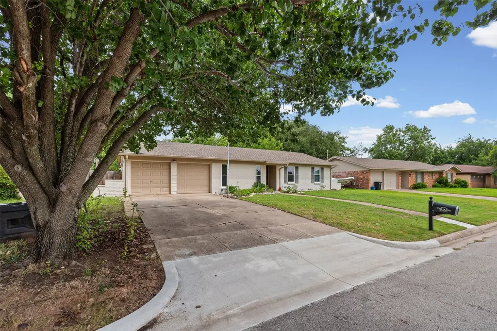 1005 Keller Avenue Benbrook TX 76126