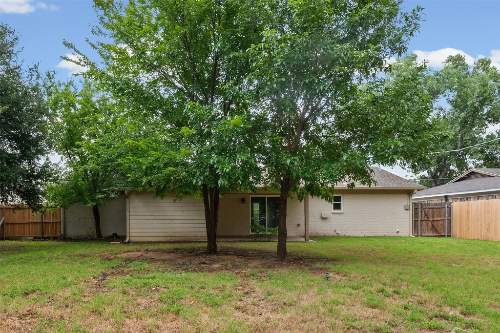 1005 Keller Avenue Benbrook TX 76126