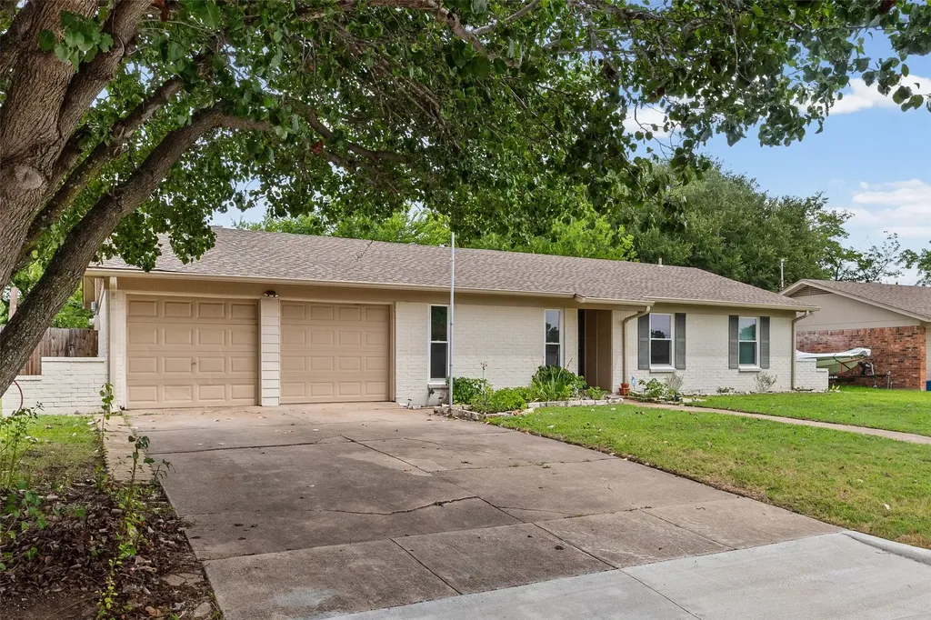 1005 Keller Avenue Benbrook TX 76126