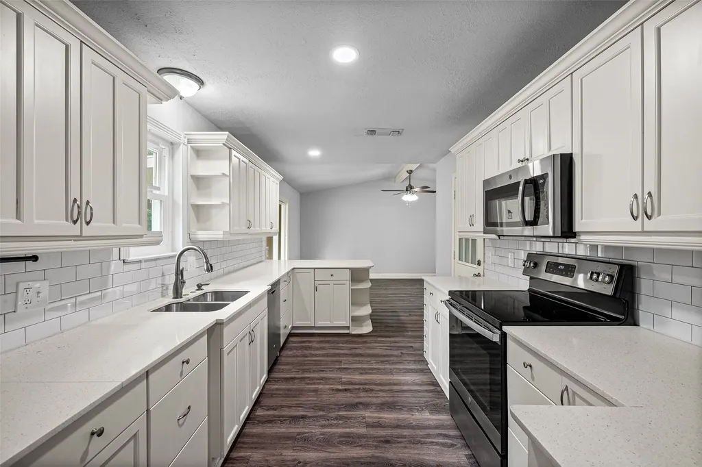 1005 Keller Avenue Benbrook TX 76126