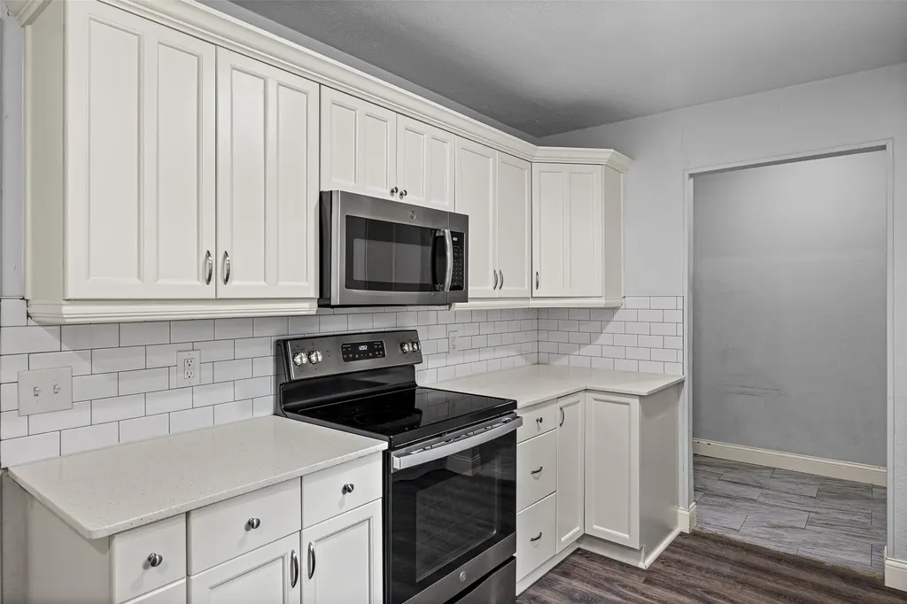 1005 Keller Avenue Benbrook TX 76126