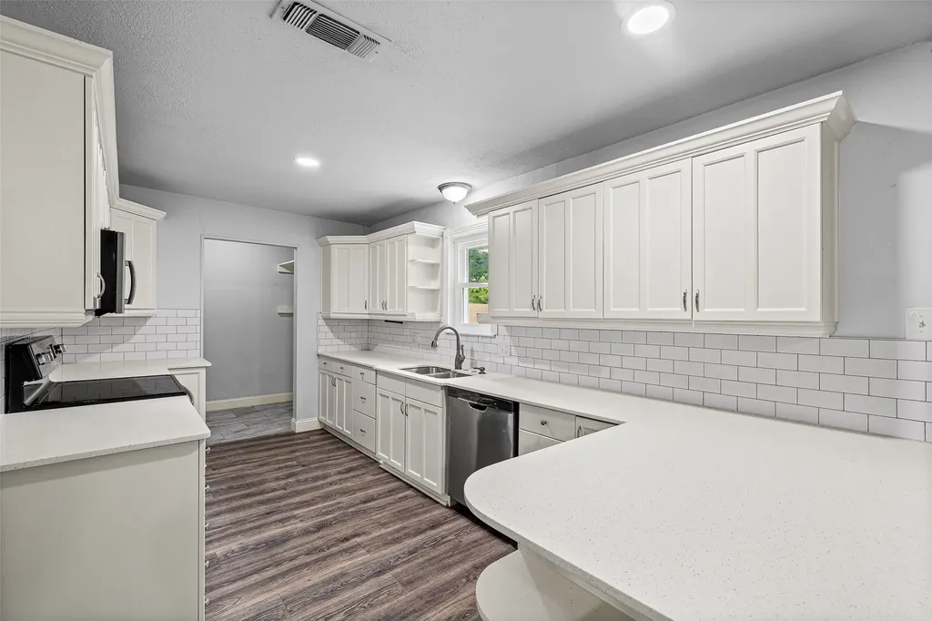 1005 Keller Avenue Benbrook TX 76126