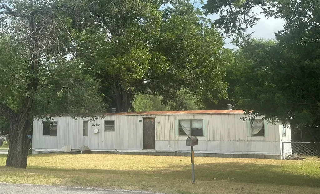 533 W Sipe Springs Road De Leon TX 76444