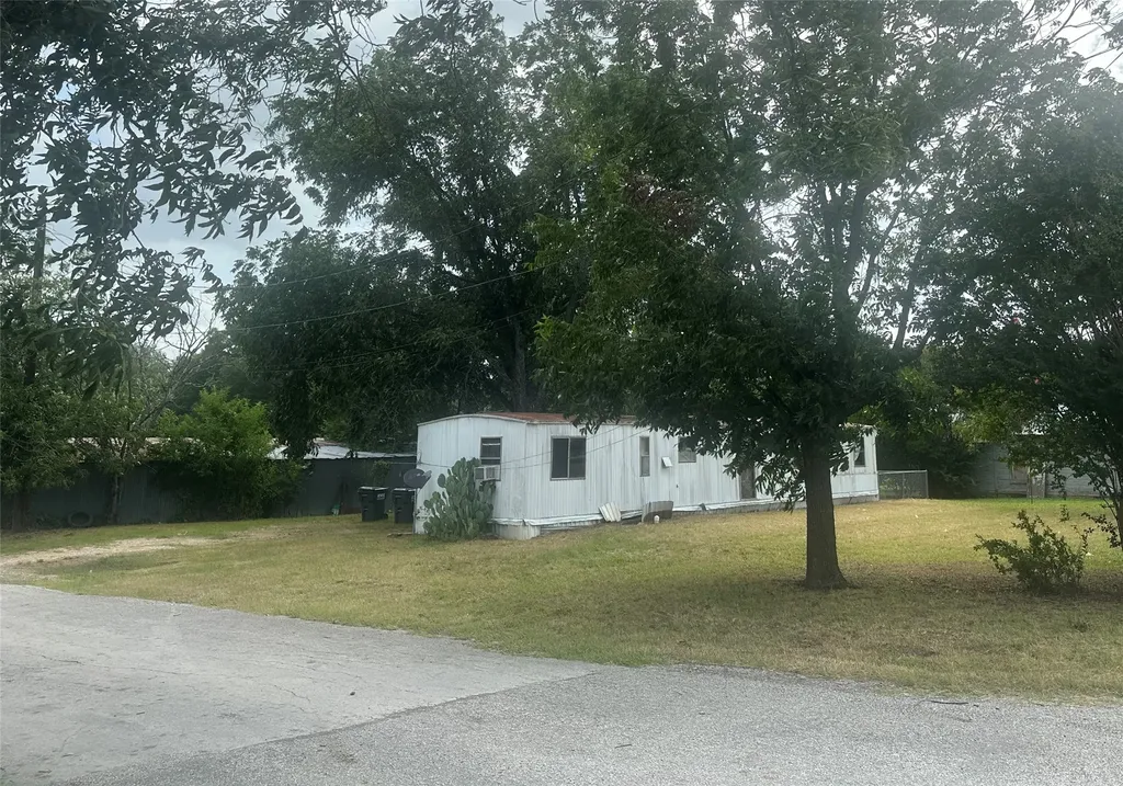 533 W Sipe Springs Road De Leon TX 76444