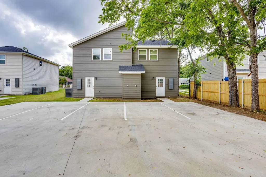 931-933 River Road Fort Worth TX 76114
