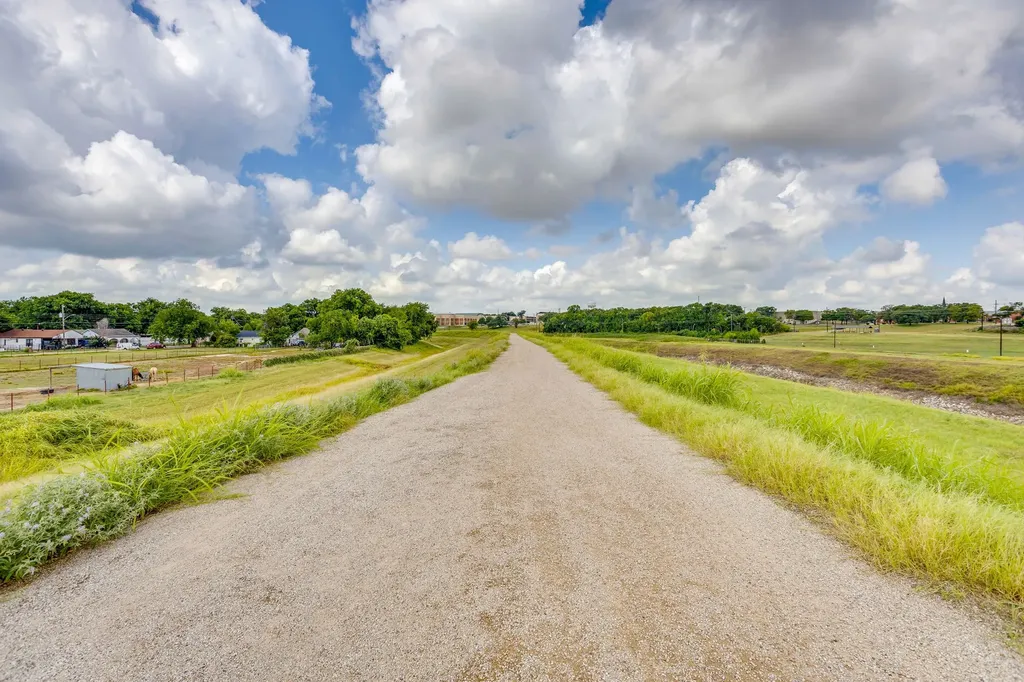 931-933 River Road Fort Worth TX 76114