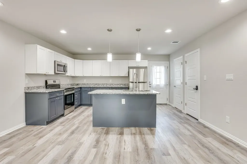 931-933 River Road Fort Worth TX 76114