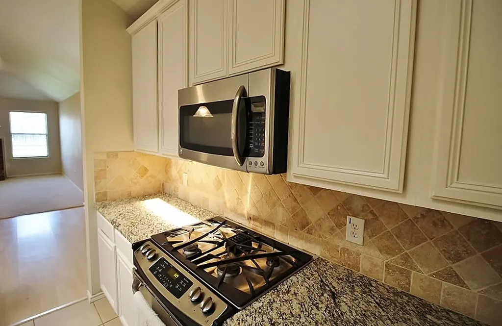 2816 Park Springs Drive Grand Prairie TX 75052