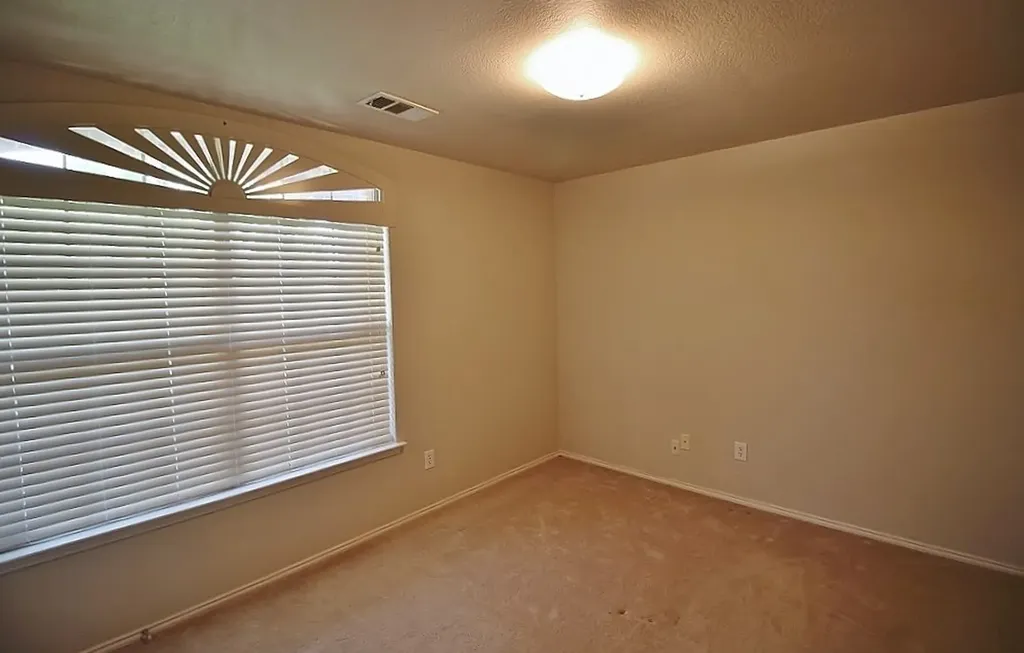2816 Park Springs Drive Grand Prairie TX 75052