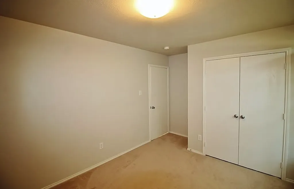 2816 Park Springs Drive Grand Prairie TX 75052