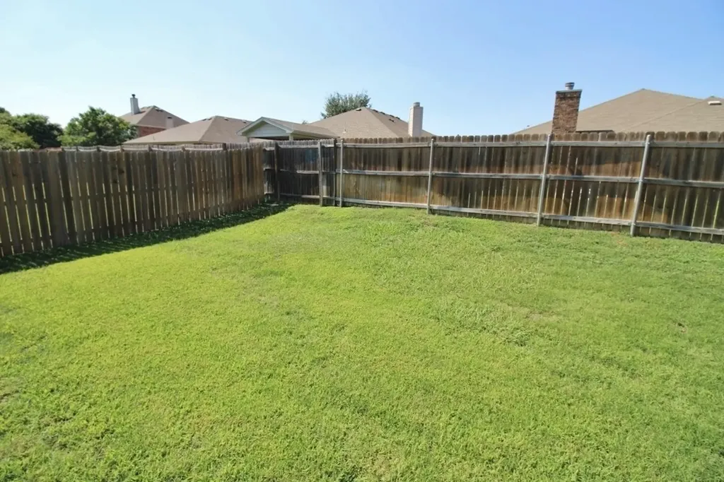 2816 Park Springs Drive Grand Prairie TX 75052