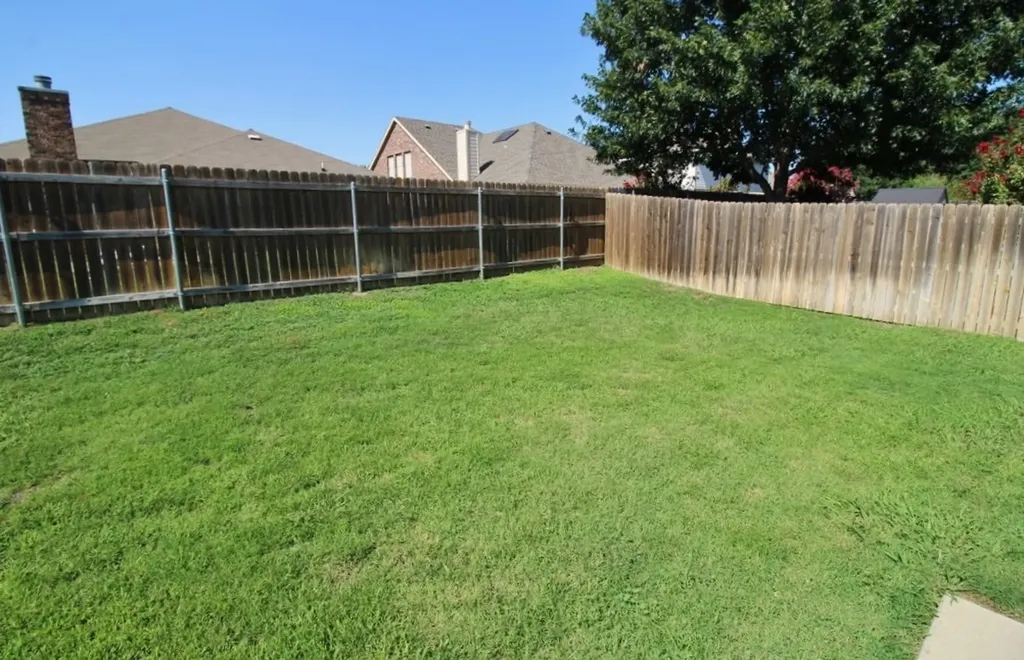 2816 Park Springs Drive Grand Prairie TX 75052