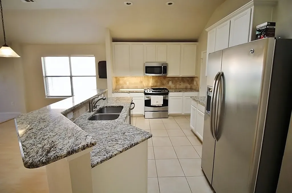 2816 Park Springs Drive Grand Prairie TX 75052