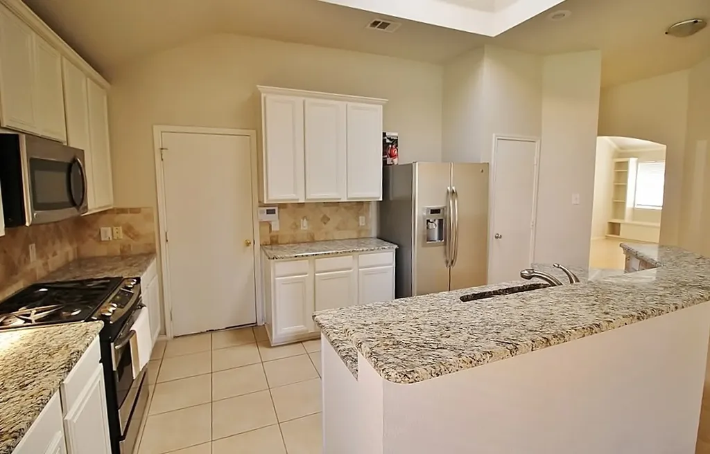 2816 Park Springs Drive Grand Prairie TX 75052