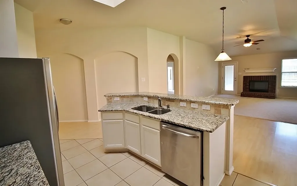 2816 Park Springs Drive Grand Prairie TX 75052