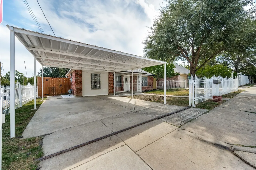2238 Arroyo Avenue Dallas TX 75219
