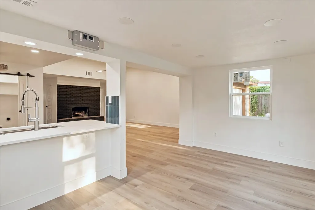 2733 Teakwood Drive Garland TX 75044