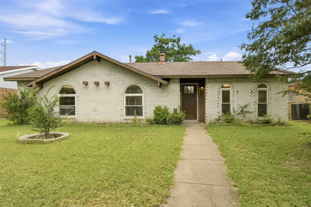 2733 Teakwood Drive Garland TX 75044