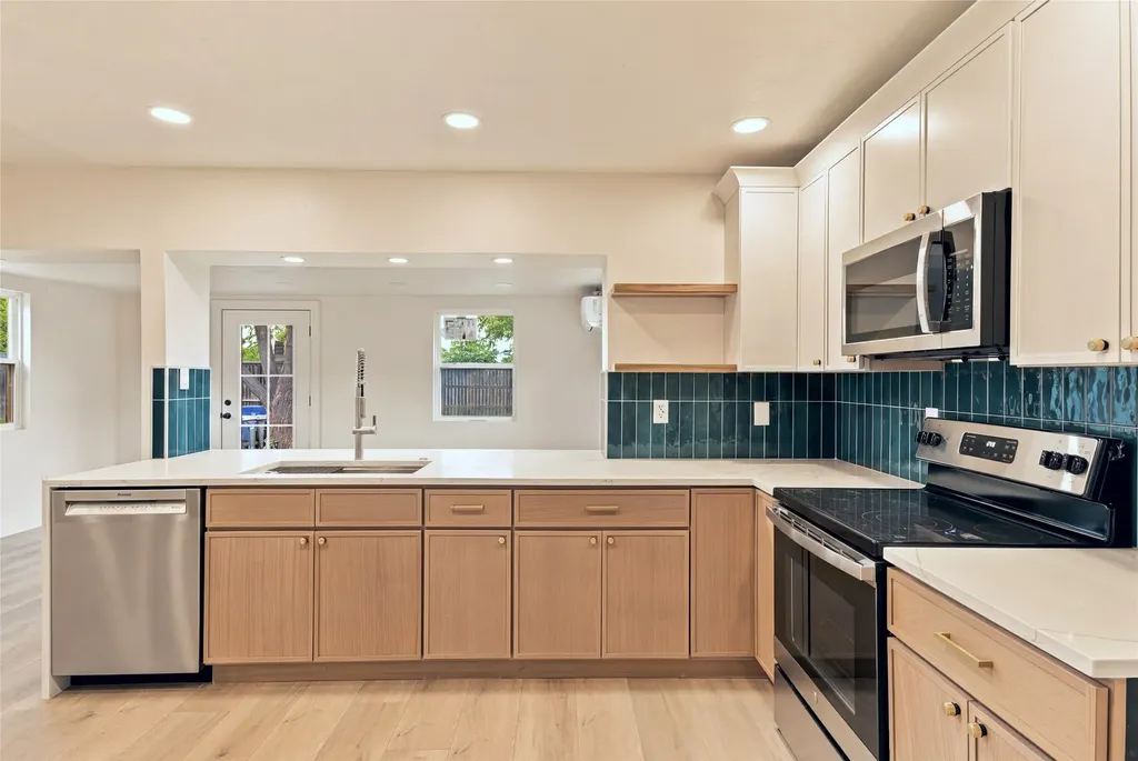 2733 Teakwood Drive Garland TX 75044