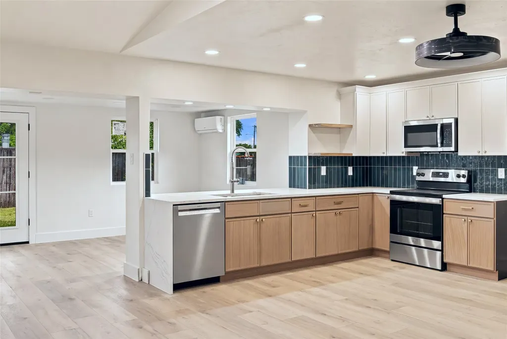 2733 Teakwood Drive Garland TX 75044