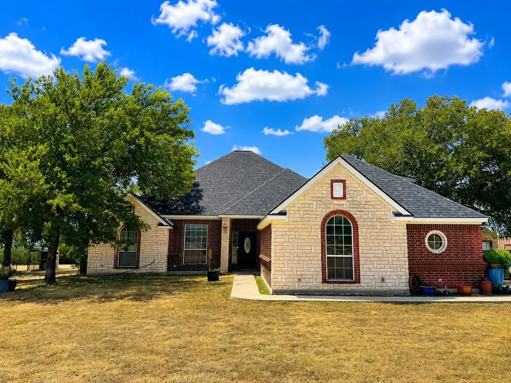 148 County Road 2627 Decatur TX 76234