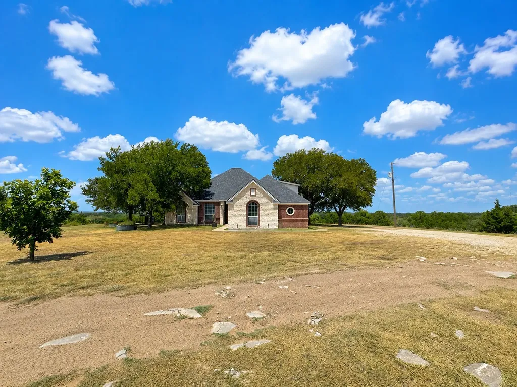 148 County Road 2627 Decatur TX 76234