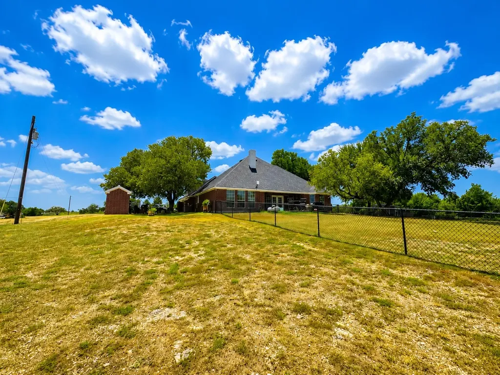 148 County Road 2627 Decatur TX 76234