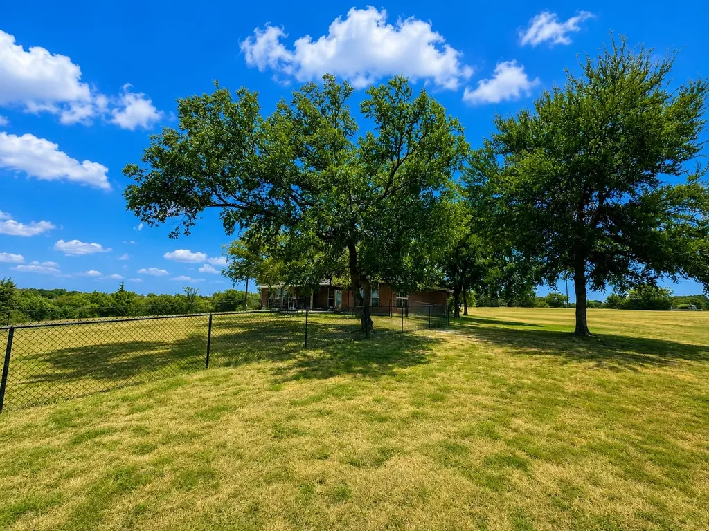 148 County Road 2627 Decatur TX 76234