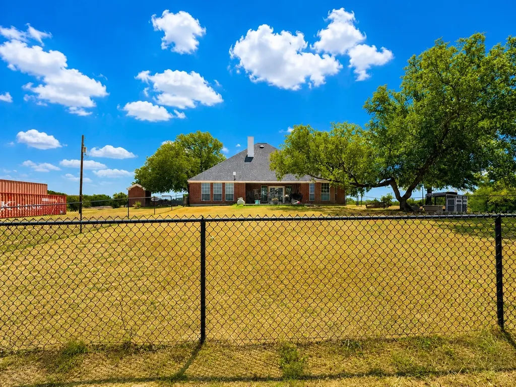148 County Road 2627 Decatur TX 76234