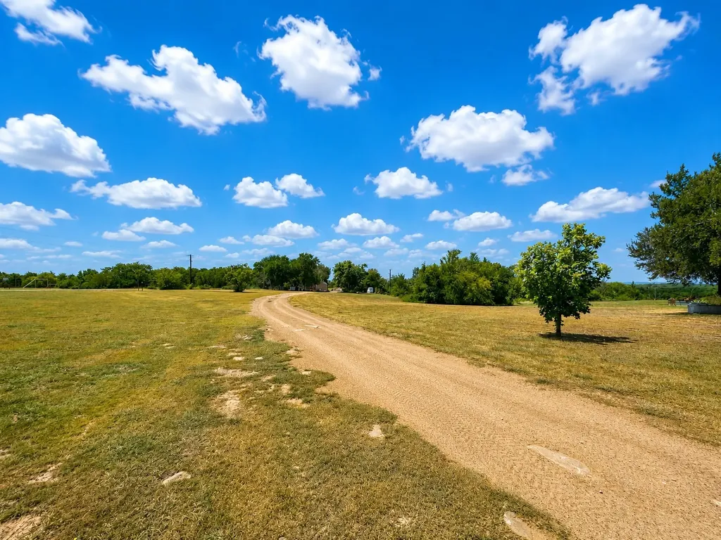 148 County Road 2627 Decatur TX 76234