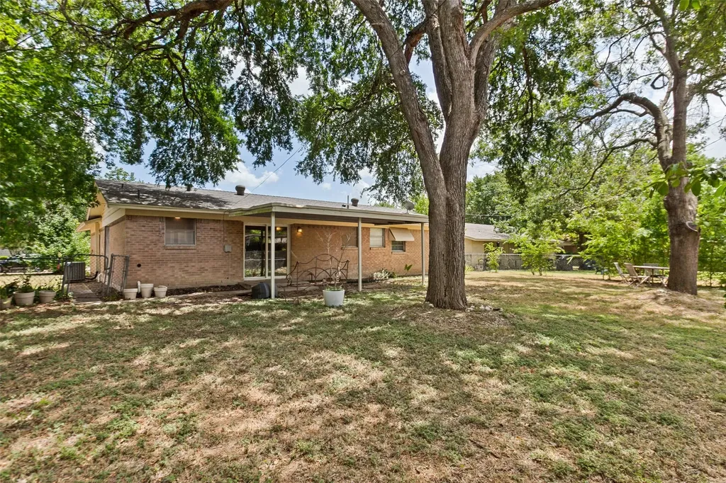 12123 Sunland Street Dallas TX 75218