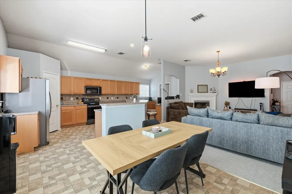 117 Hampton Court Rhome TX 76078