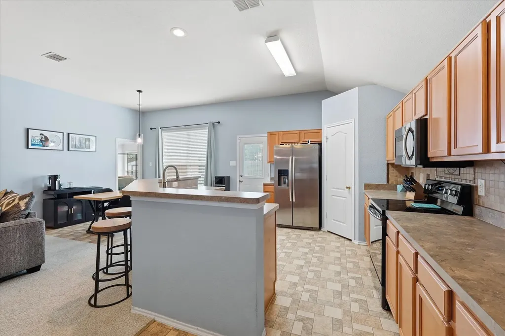 117 Hampton Court Rhome TX 76078