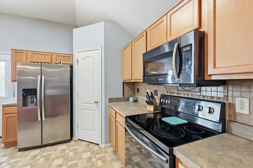 117 Hampton Court Rhome TX 76078