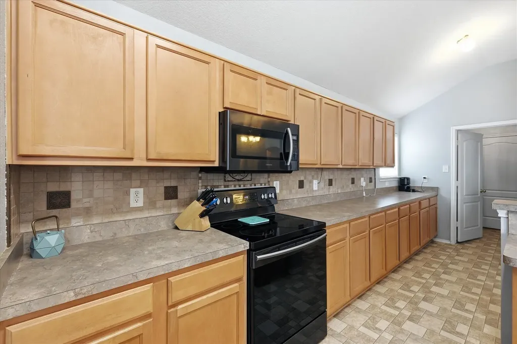 117 Hampton Court Rhome TX 76078