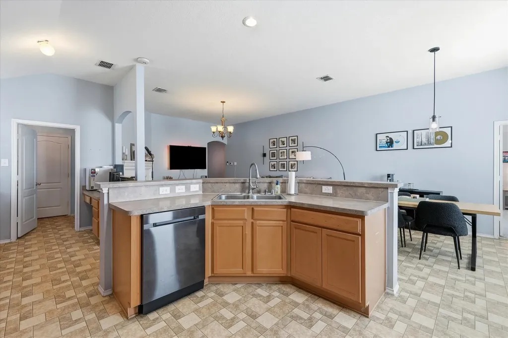 117 Hampton Court Rhome TX 76078