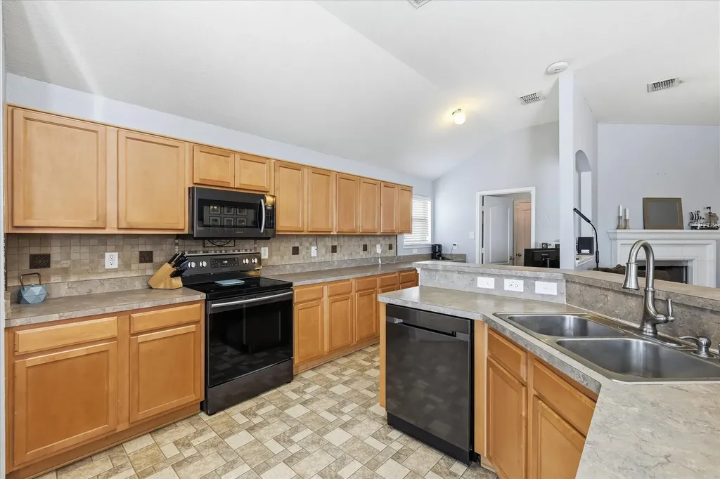 117 Hampton Court Rhome TX 76078