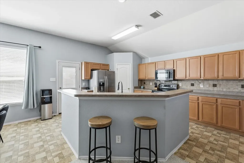117 Hampton Court Rhome TX 76078
