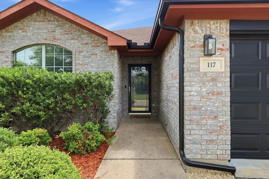 117 Hampton Court Rhome TX 76078