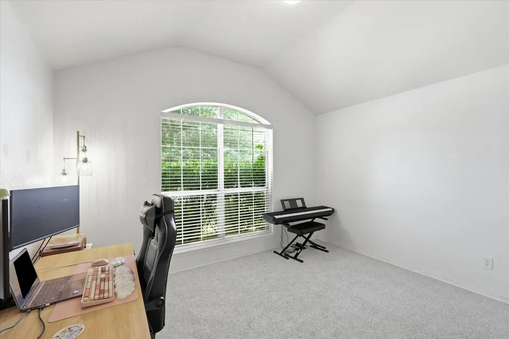 117 Hampton Court Rhome TX 76078